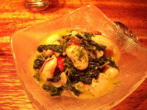 Warm bean salad with spinach & tomatoes